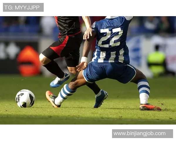 足球明星耍赖瞬间高清图片大汇总让你领略球场背后的趣味与幽默